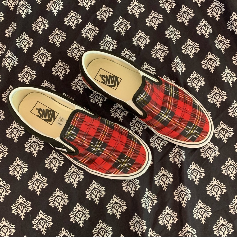 Hunter red plaid Vans. Size 9.5 womens or 8 in men’s.